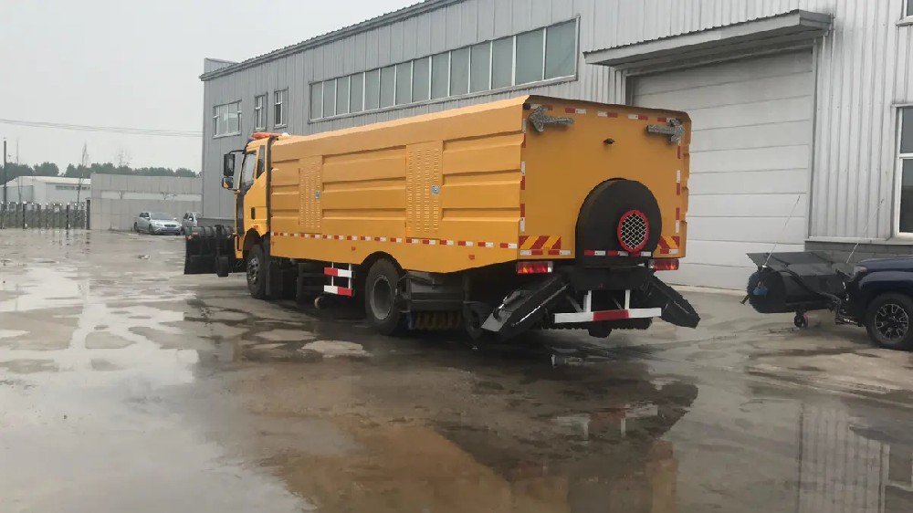 中器應急推出新型帶吹風功能的多功能除雪破冰車