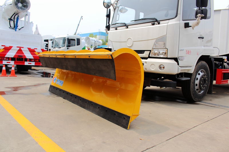 為什么大多數車輛都安裝推雪板用于道路除雪？